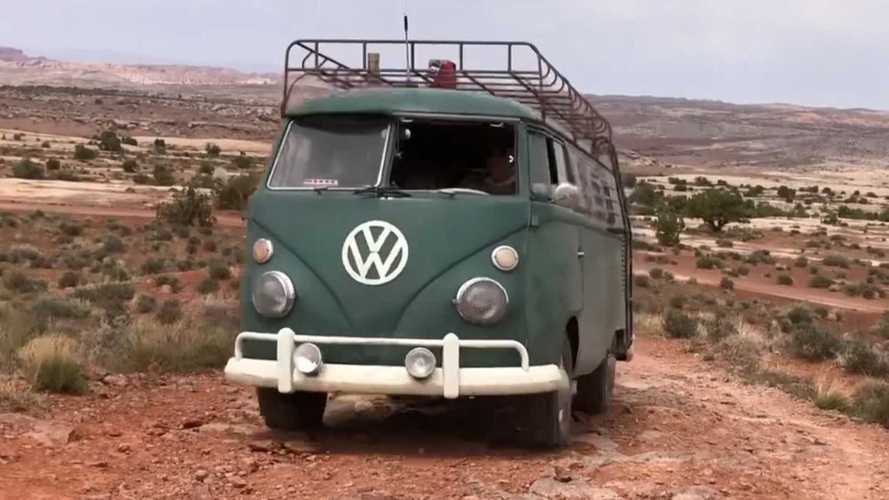 VW Bus Klasik 1966 Masih Tokcer Melintasi Jalur Off-Road