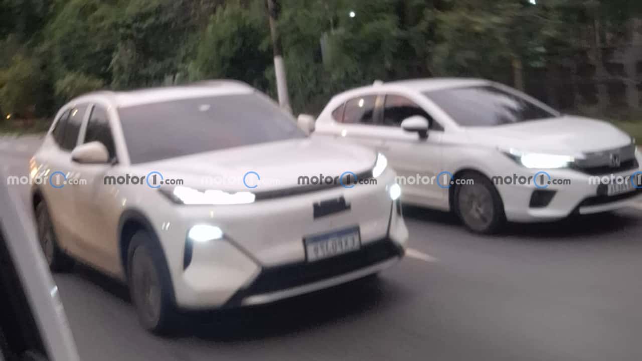 Novo Geely EX5 híbrido é flagrado na capital paulista