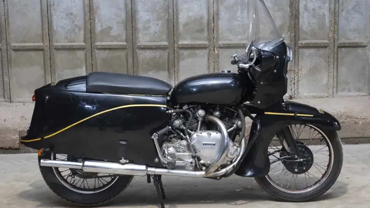 A Bunch of Awesome Vincent Motorcycles Are Up For Auction Tomorrow
