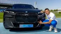 Kylian Mbappe mit seinem BMW i7