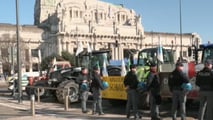Trattori in marcia su Milano: gli agricoltori chiedono lo stato di crisi