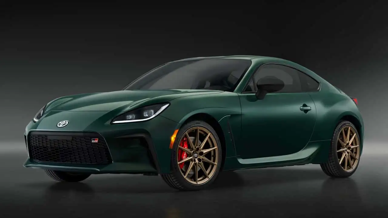 https://cdn.motor1.com/images/mgl/6ZoK4r/s3/2025-toyota-gr86.webp