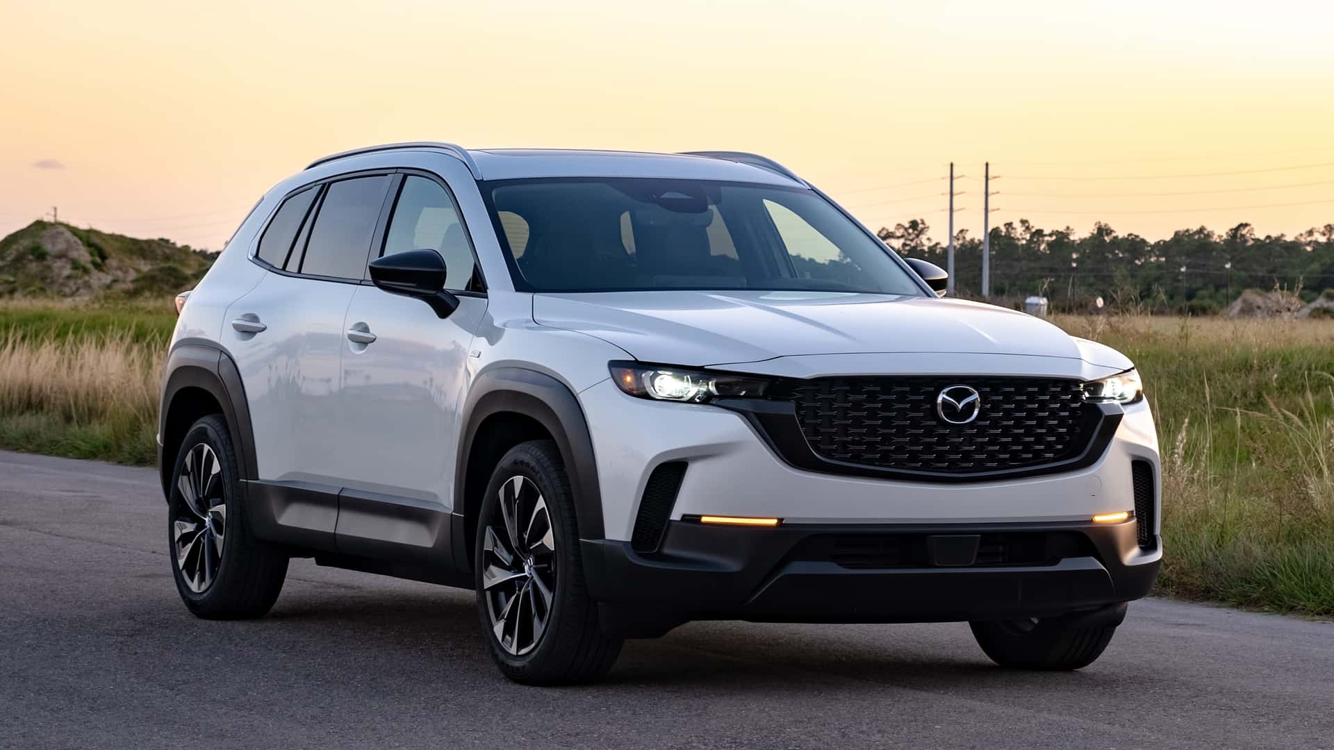 https://cdn.motor1.com/images/mgl/6ZoVmZ/s1/2025-mazda-cx-50-hybrid-first-drive-review.jpg