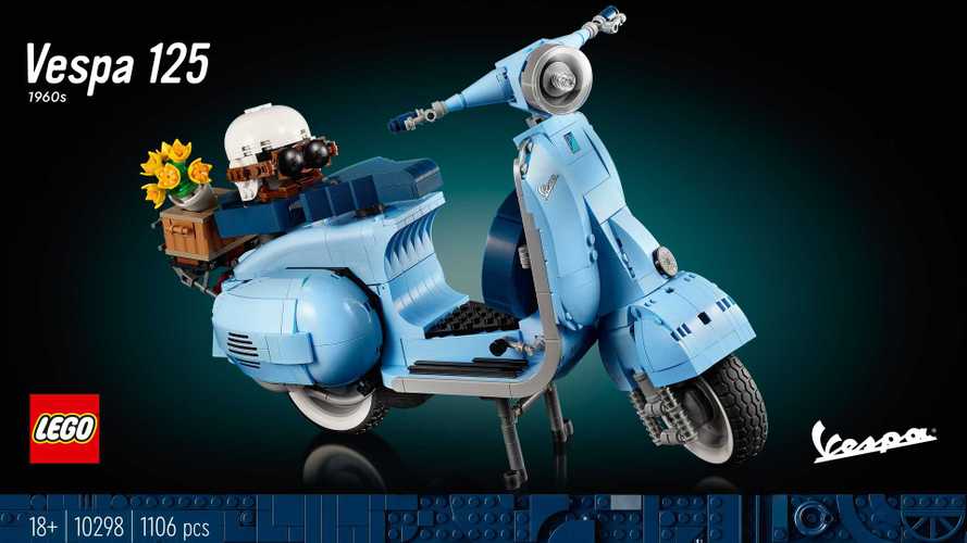 Lego Vespa 125 Layak Menjadi Koleksi di Meja Kerja Anda