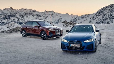 BMW i4 M50 (right) and BMW iX (left)