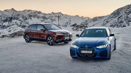 BMW i4 M50 (right) and BMW iX (left)