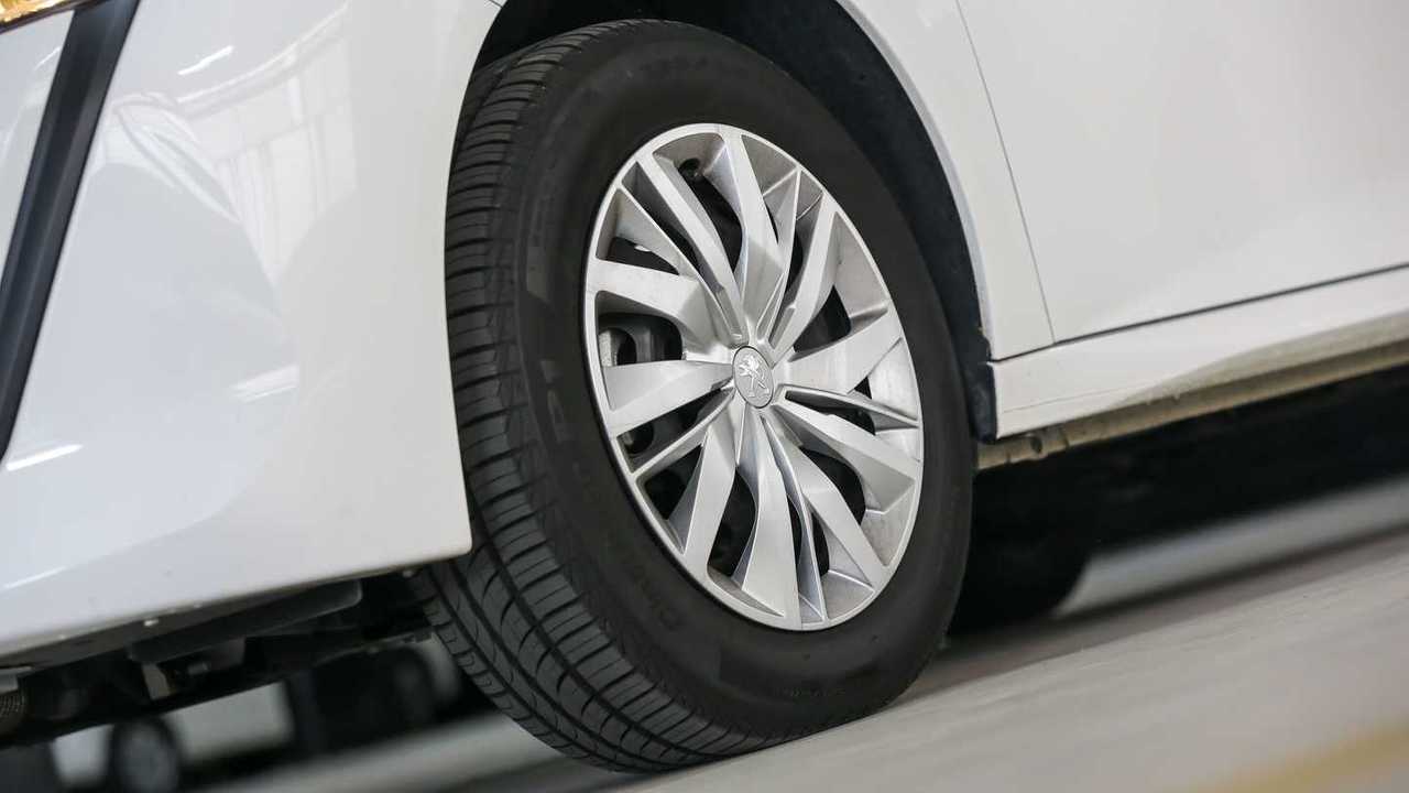 Peugeot 208 Like 1.6 MT 2022