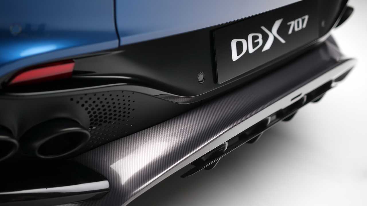Студийное фото Aston Martin DBX707