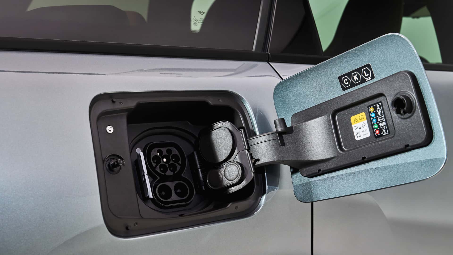 https://cdn.motor1.com/images/mgl/6ZzmeN/s1/mini-countryman-se-all4-2024.jpg