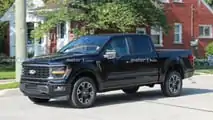 Foto spia con vista laterale Ford F-150 STX 2024