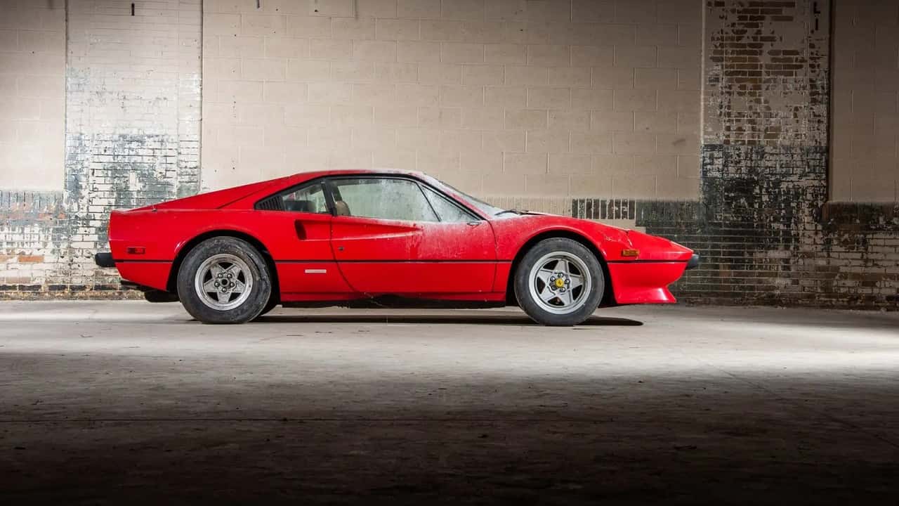 1976 فيراري 308 GTB 'فيتروريسينا' من سكاجليتي