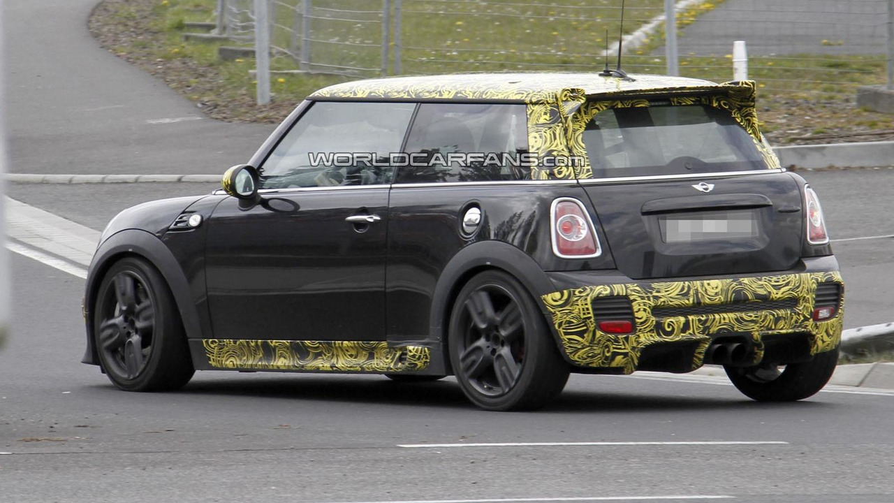 Мини купер стойка. Мини купер gp2. mini cooper gp2. рандомные мемные фото мини.