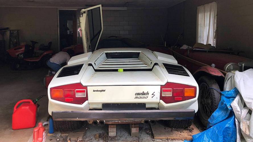 Une Lamborghini Countach retrouvée au fond d'un garage après près de 20 ans !