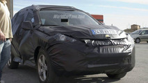 Peugeot 4007 Spy Photo