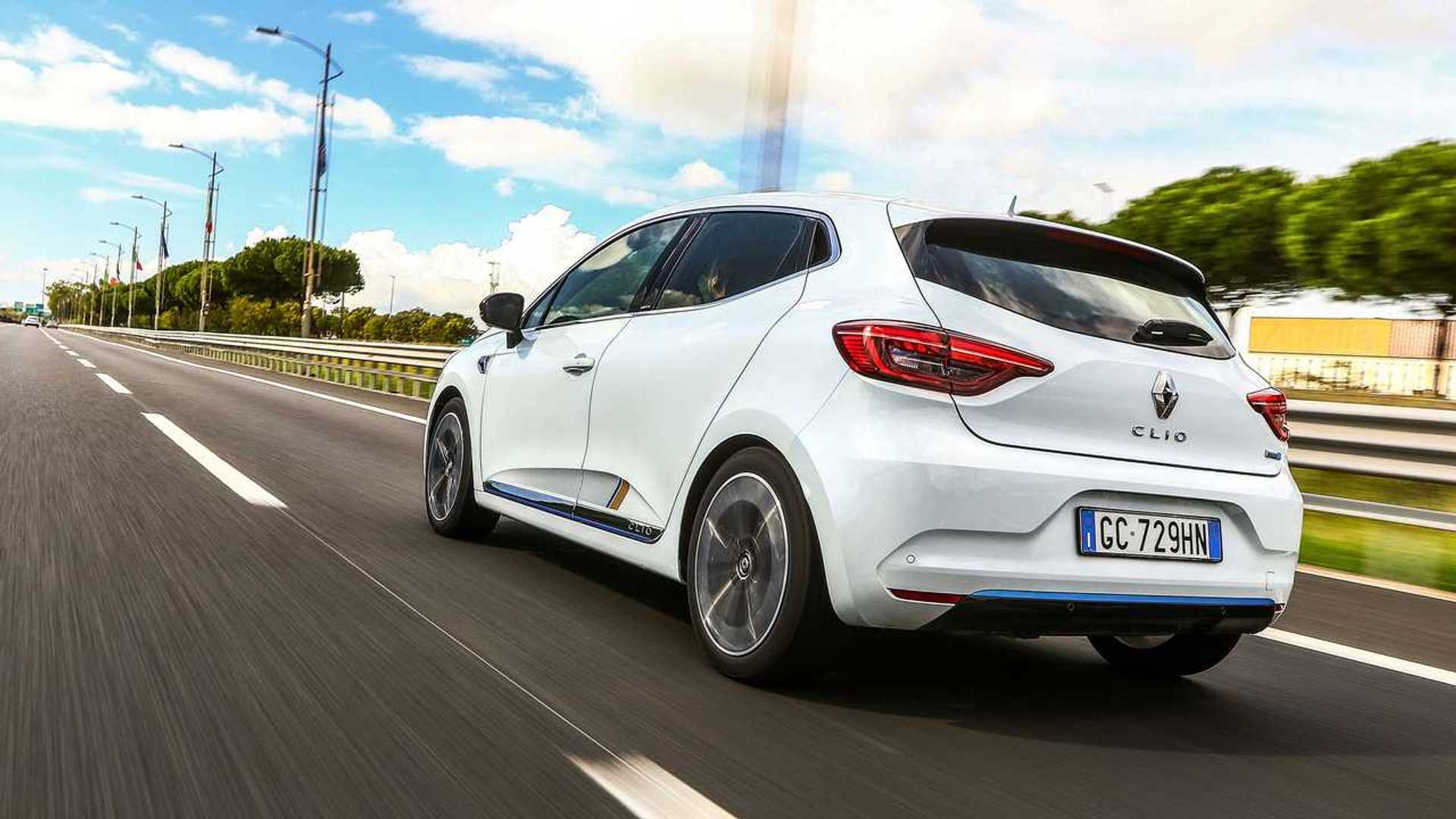 Renault Clio Hybrid, quanto consuma la piccola con 3 motori?