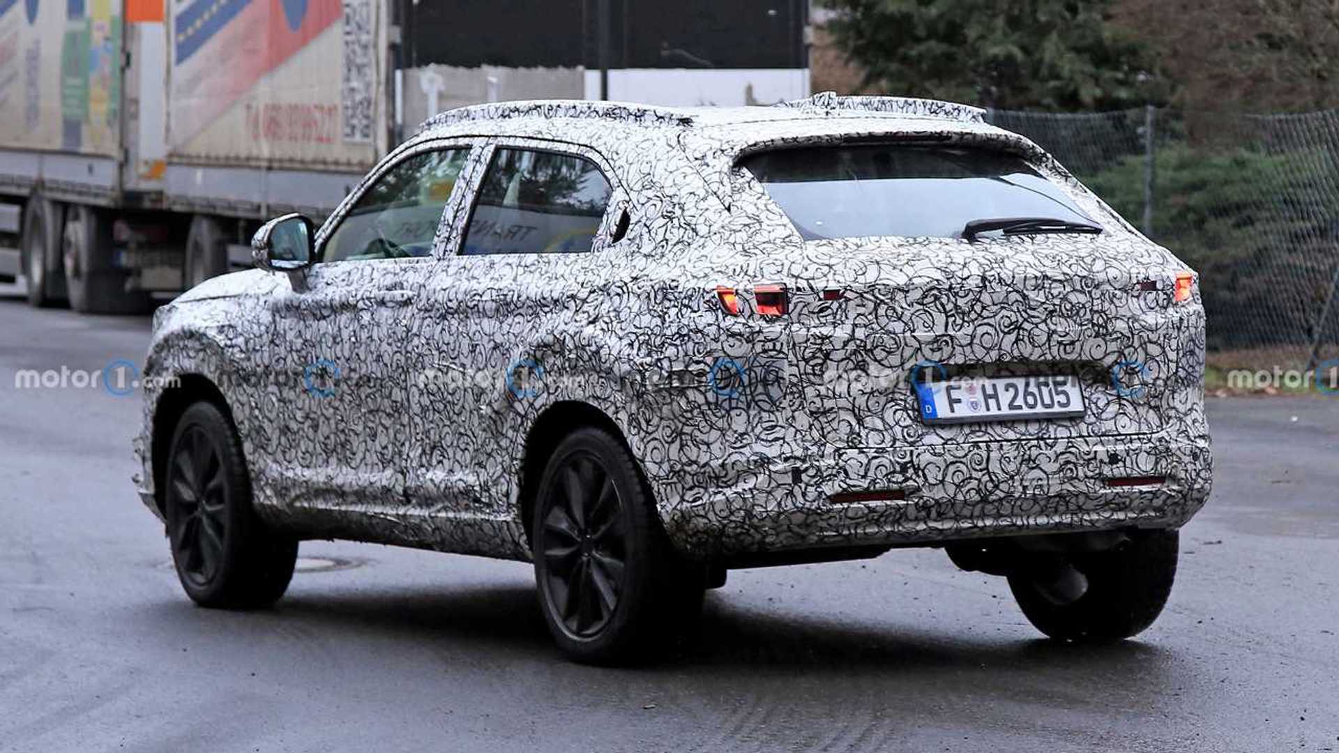 2022-honda-hr-v-rear-spy-photo.jpg