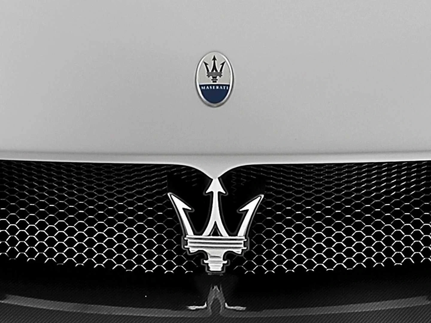 https://cdn.motor1.com/images/mgl/6mZPl/s1/4x3/maserati-mc20.webp