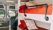 Fugoneta camper Mercedes-Benz Sprinter con tres literas