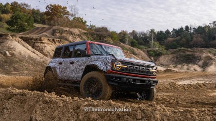 Ford Bronco Raptor'un araziyi sorunsuzca geçişini izleyin