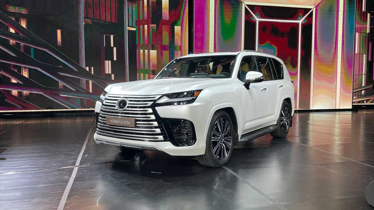 Мировая премьера нового Lexus LX в Москве