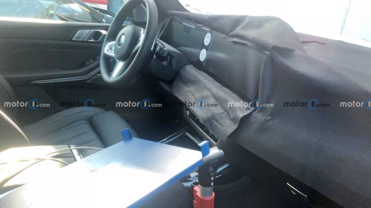 2023 BMW X7 facelift new spy photo (interior)