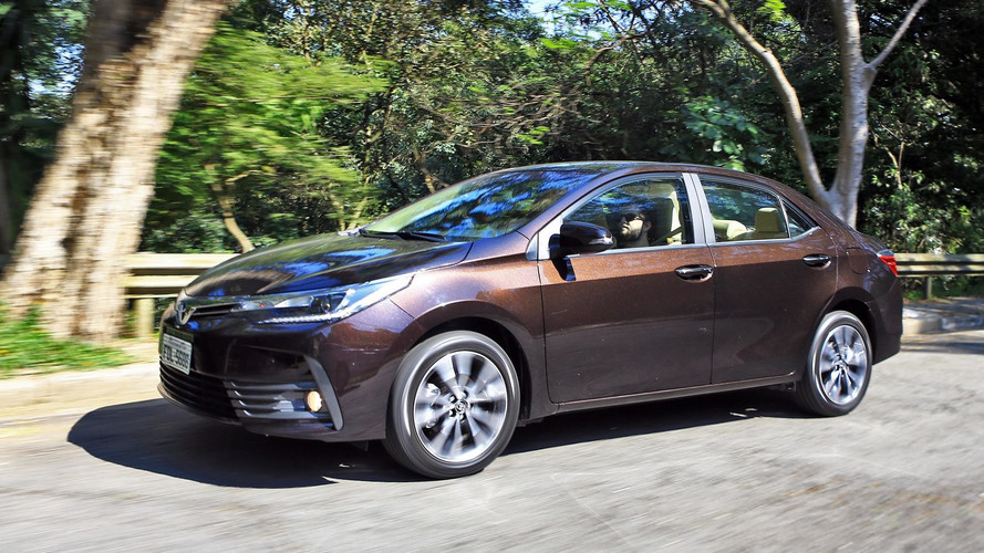 Comparativo - Toyota Prius e Corolla Altis