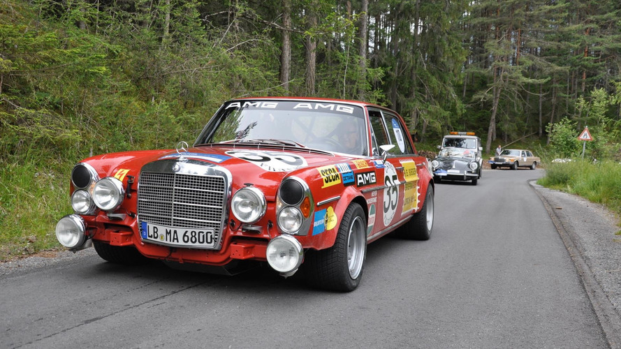 MERCEDES-BENZ 300 SEL 6.8 AMG RED PIG
