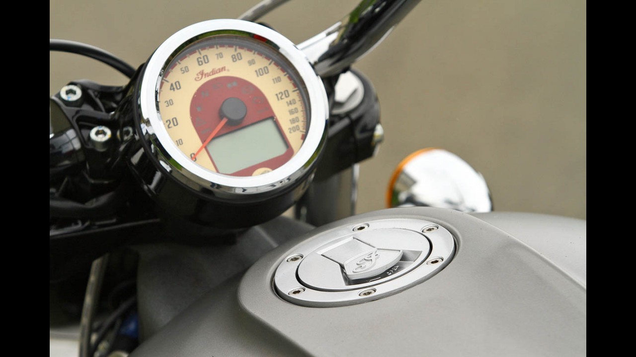 Duelo ianque: a esportividade da Indian Scout ou a tradição da Harley Forty-Eigth?