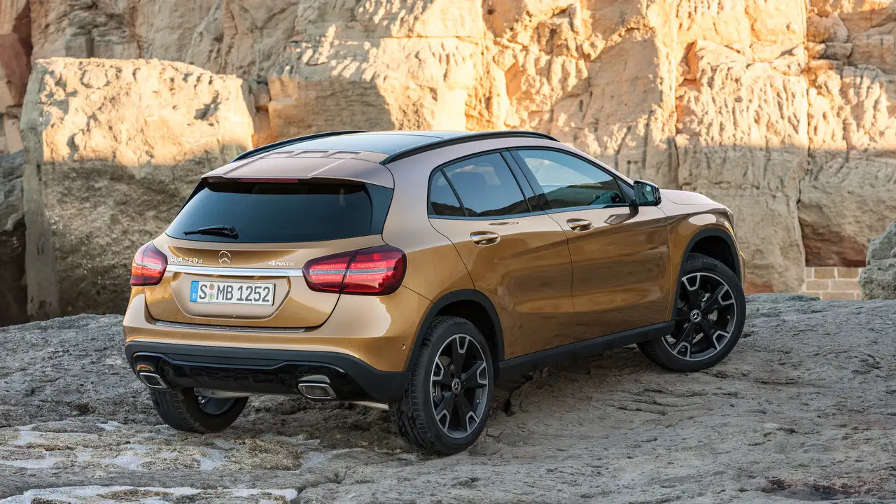 Mercedes Gla Gets A New Look Interior Upgrades For 18