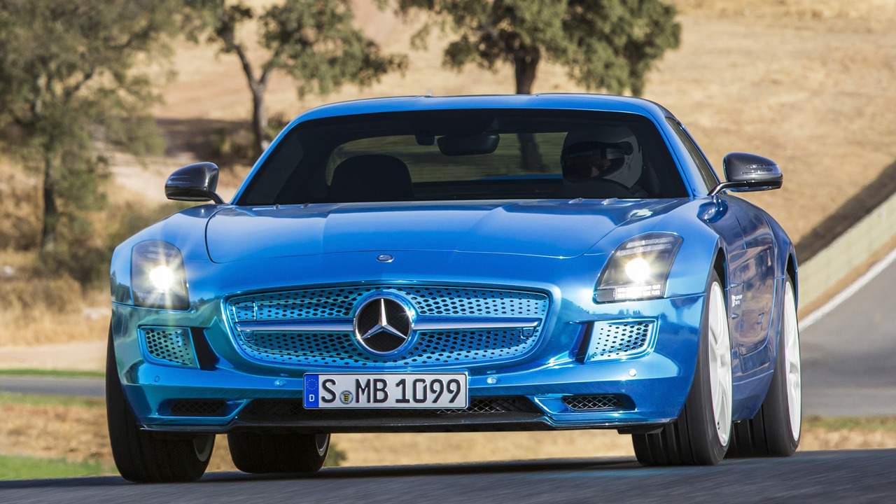 Mercedes Sls Amg With 1 025 Bhp Eats Miles On The Autobahn
