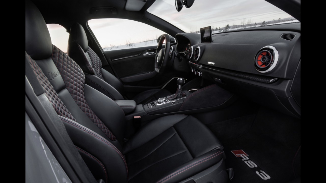 Audi lança RS 3 Sportback de 367 cv no Brasil por R$ 290.990