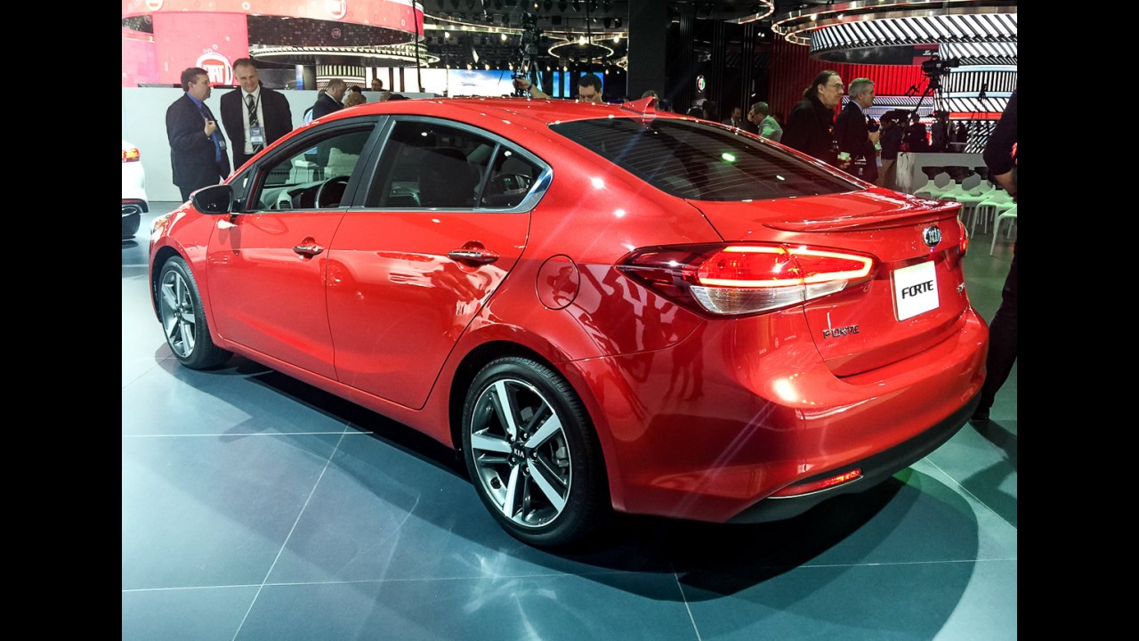 Salão de Detroit: Kia Cerato 2017 estreia cara nova e chega ao Brasil em junho