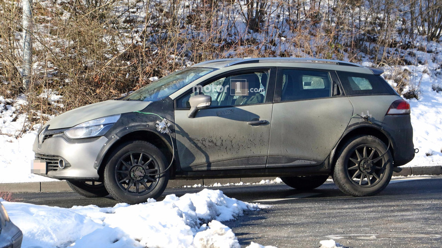 Renault Captur spy shots