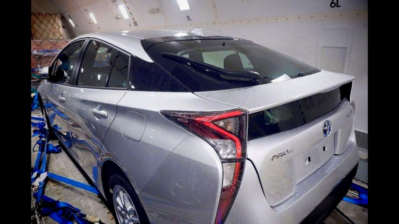 De novo! Toyota Prius 2016, que será feito no Brasil, é flagrado "limpinho"