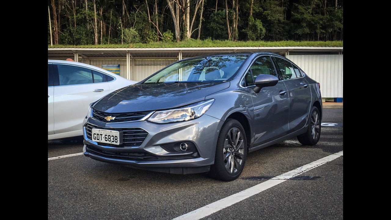 Teste CARPLACE: Novo Cruze vai pra cima do Corolla e até do A3 Sedan