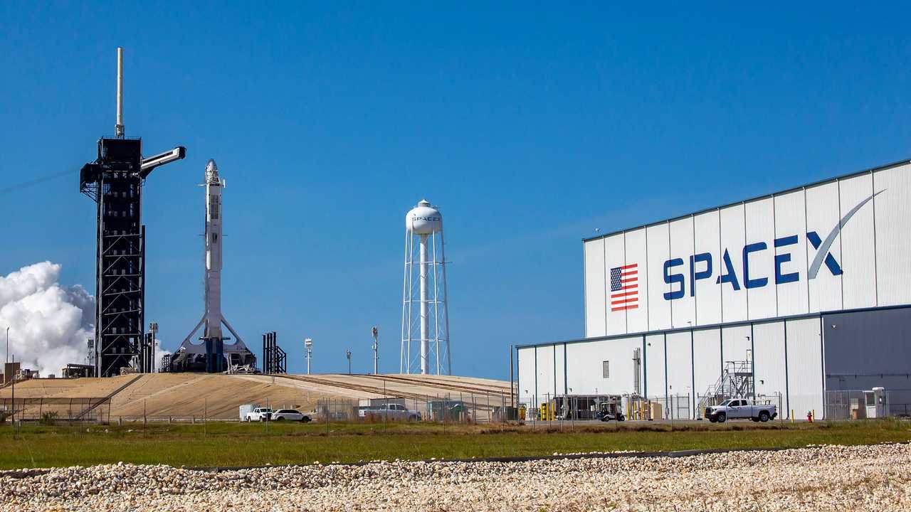 SpaceX, mr. Tesla talla conquista dell'infinito