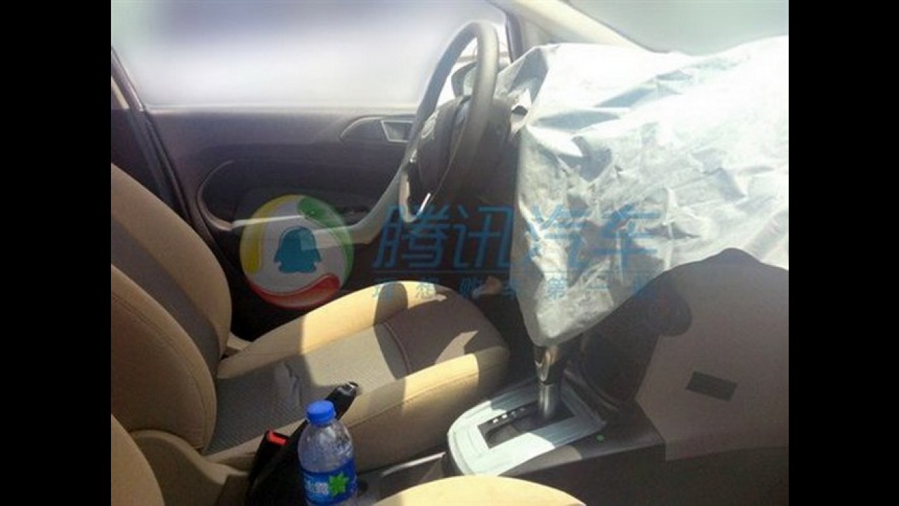 Flagra: Ford Fiesta 2013 com motor 1.0 Ecoboost Turbo e câmbio Powershift na China