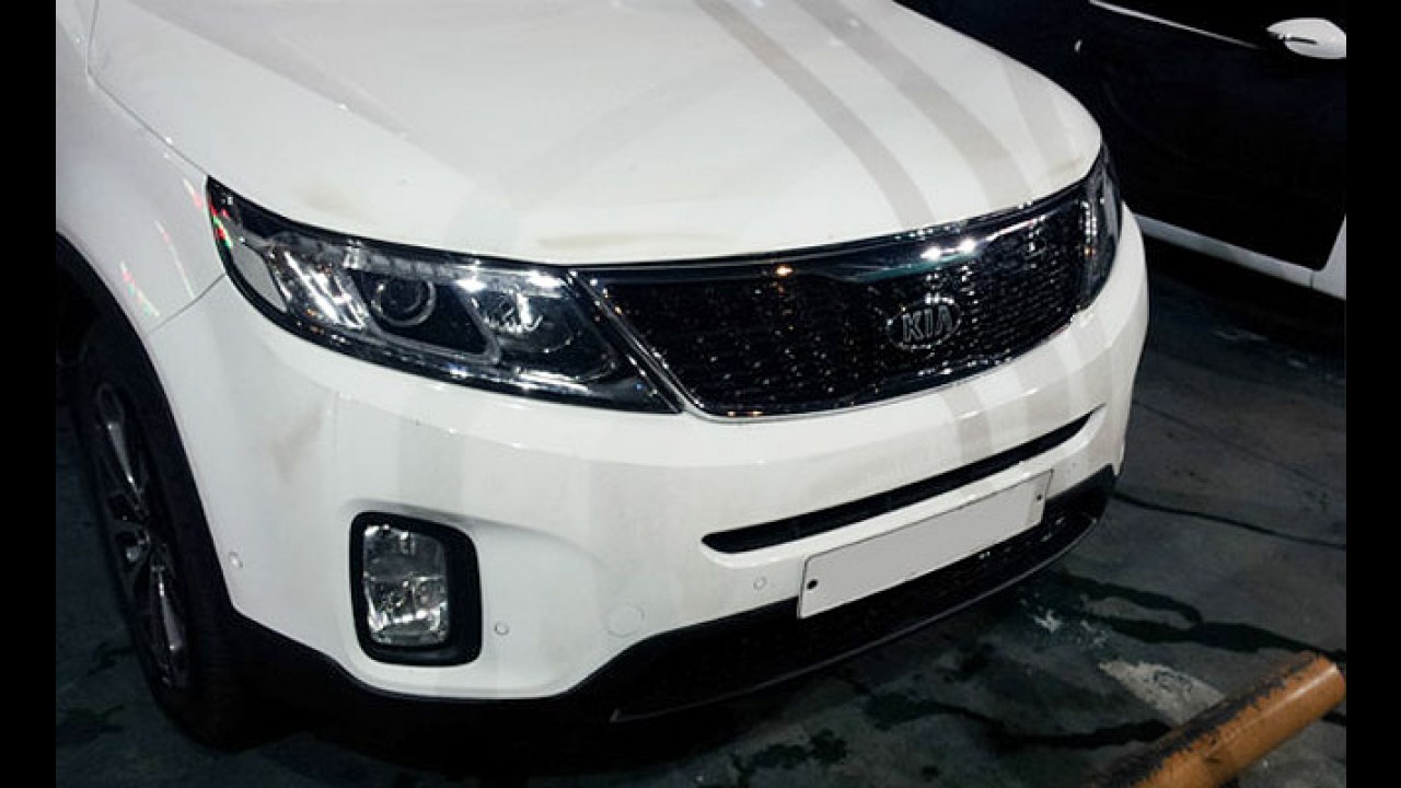 Flagra: Kia Sorento reestilizado é visto totalmente sem camuflagem na Coreia do Sul