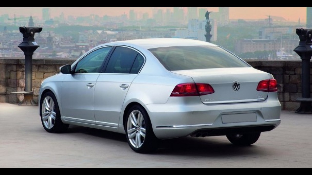 Análise CARPLACE: Fusion sem adversários e 300C no top 5 entre sedãs grandes em julho