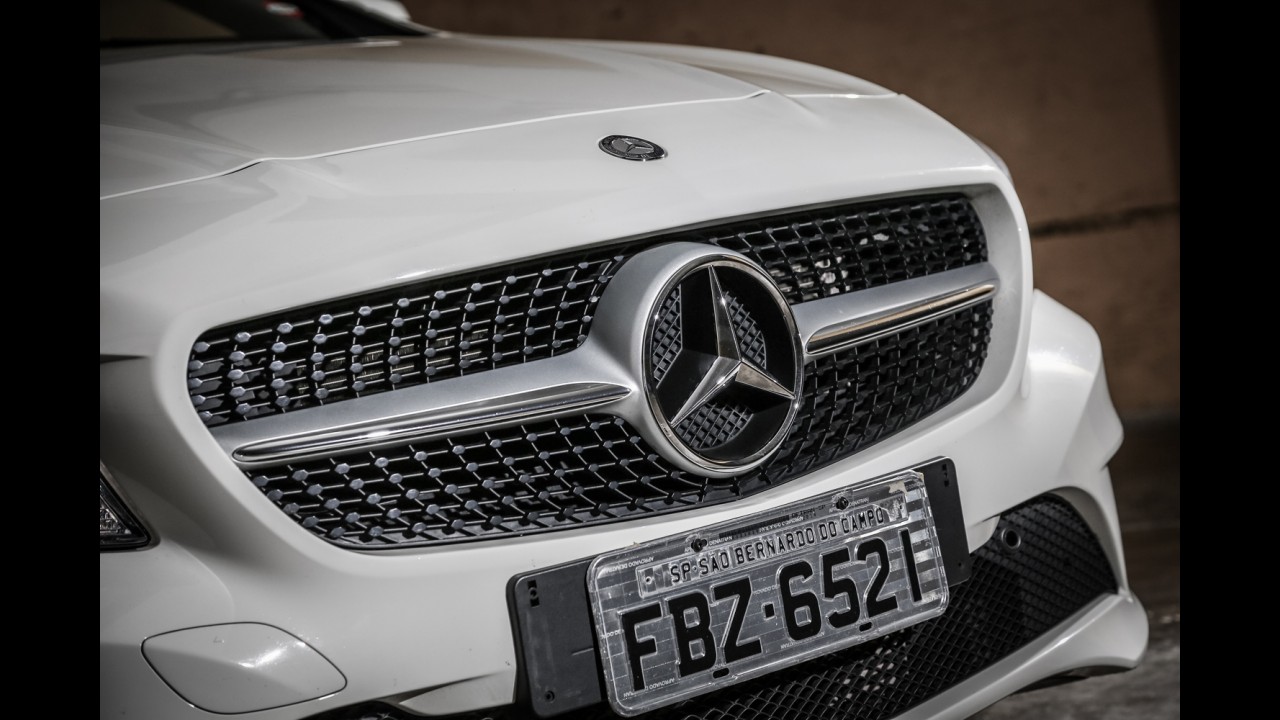 Sem crise: marcas premium crescem nas vendas globais em 2014 - BMW lidera