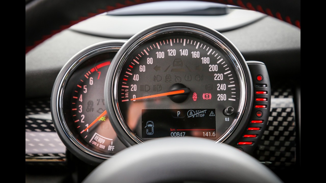 Teste CARPLACE: MINI Cooper S tem poderio (e preço!) para bater GTI e Si