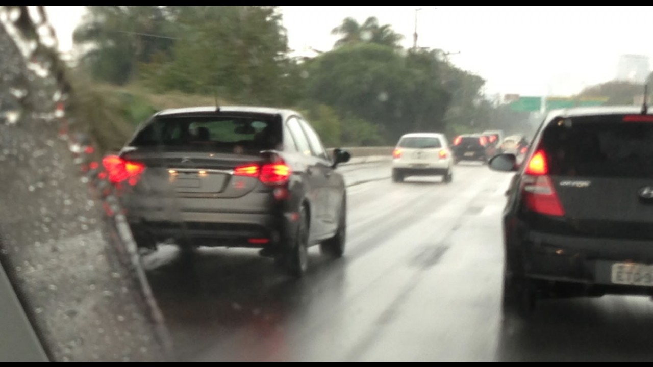Flagra: Citroën C4 Lounge já roda limpo em São Paulo