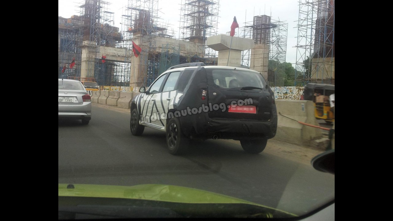 Flagra: Nissan Terrano é pego em teste na Índia