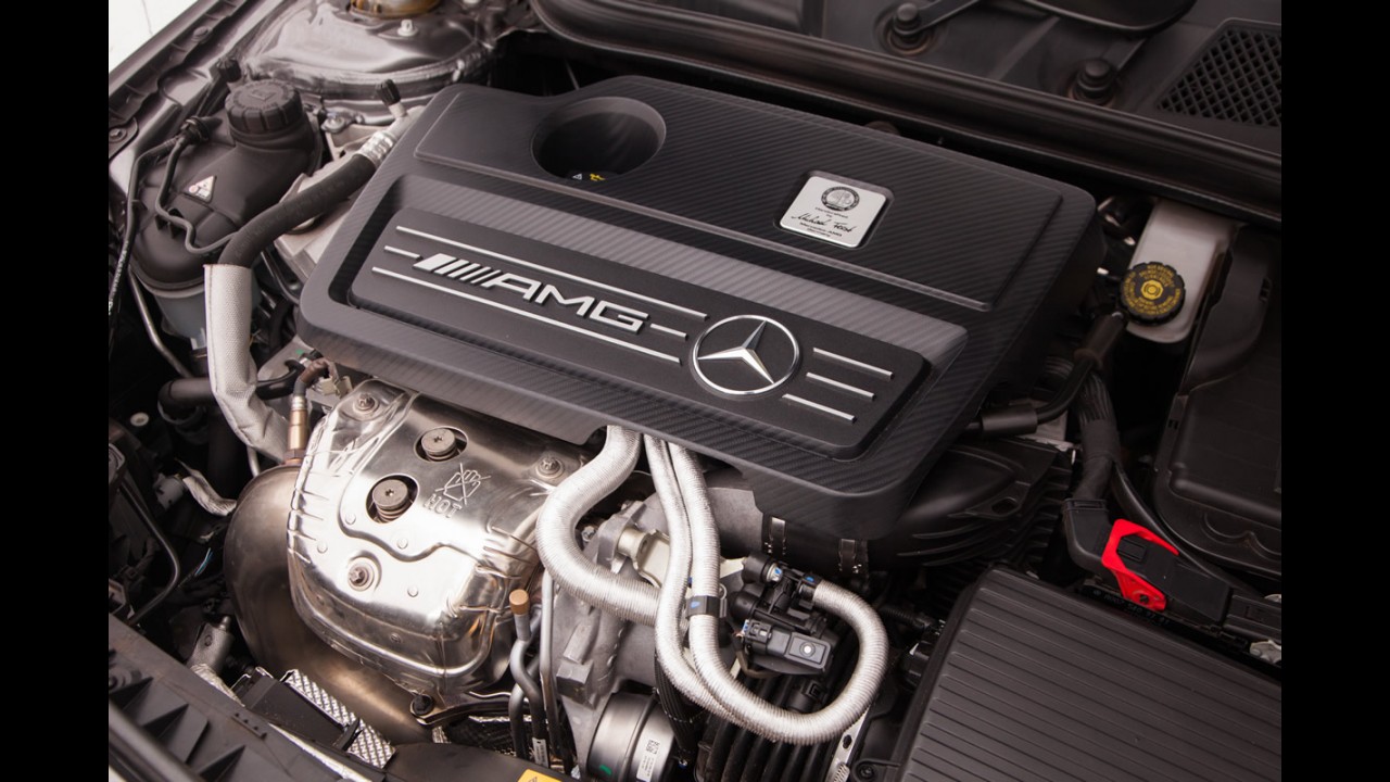 Avaliação: Mercedes CLA 45 AMG em Interlagos (pista molhada!)
