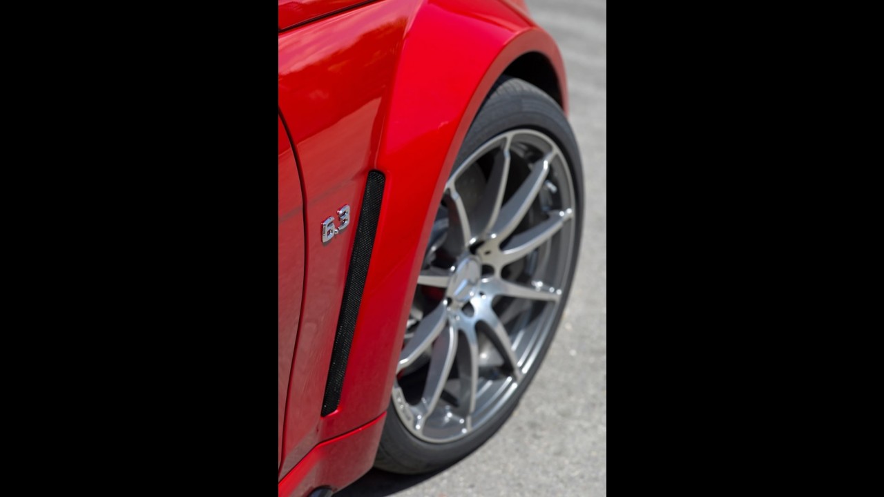 Oficial: Mercedes-Benz C63 AMG Coupé Black Series 2012 chega com motor V8 de 517cv