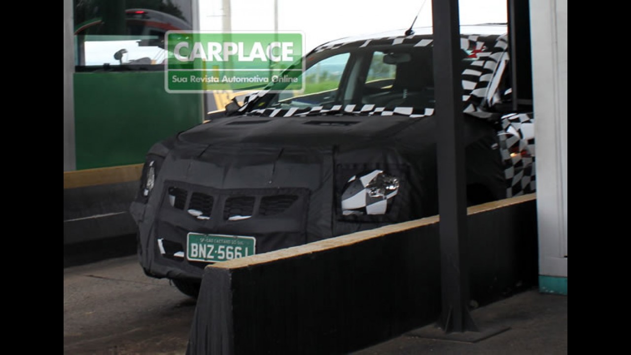 Flagramos o Novo Chevrolet Cobalt camuflado em SP - Fotos de todos os ângulos