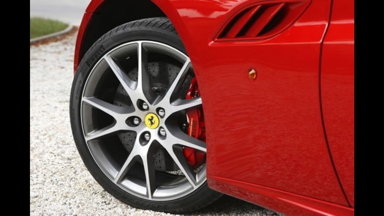Salão de Paris: Nova Ferrari California HELE