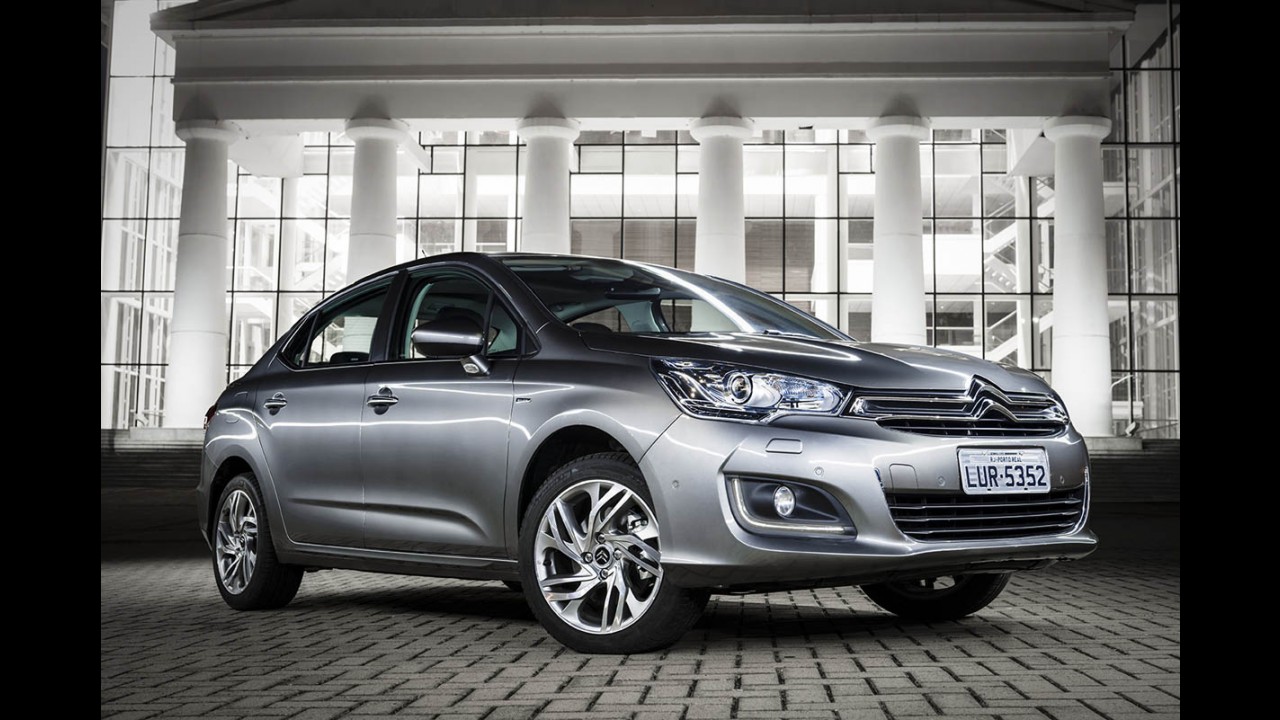 Análise CARPLACE (sedãs médios): Sentra se aproxima do Cruze em março