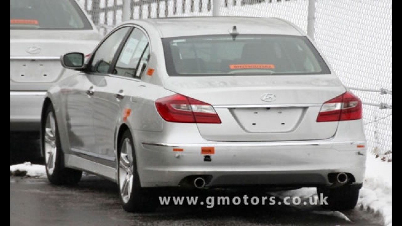 Hyundai Genesis 2012 com novidades visuais é flagrado sem disfarces