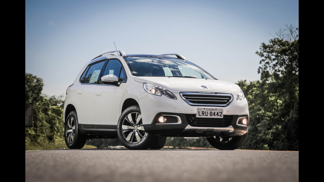 Peugeot anuncia central com TV, GPS e câmera de ré para 208 e 2008 por R$ 4.890